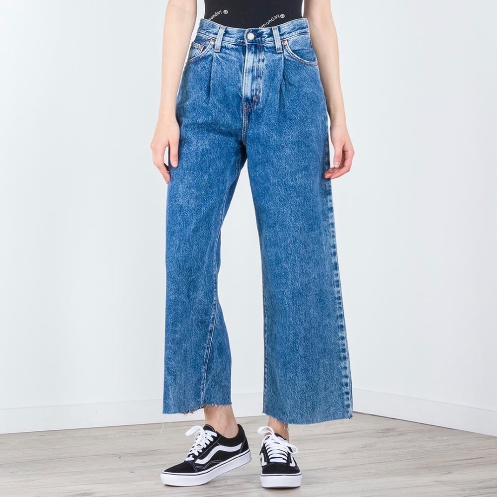 Levi’s high waist cropped pleated jeans